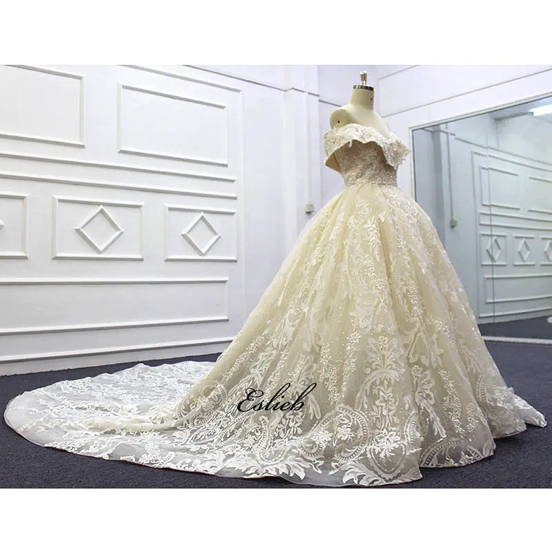 놀라운 오프 숄더 웨딩 드레스 특별 neckline 디자인 절묘한 레이스 샴페인 긴 꼬리 볼 가운 신부 가운