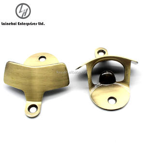 Abridor de botellas de montaje en pared de oro antiguo LH Sacacorchos Aleación de zinc de calidad premium Logotipo en relieve ecológico 100% Hecho en China Regalo - Product Image 2