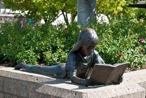 卸売屋外装飾高品質等身大ブロンズガール読書ガーデン像ガーデン - Product Image 4