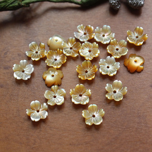 Yanyan 8MM Venta al por mayor OEM Accesorios de Coral de Hueso de Concha de Gema Suelta, Flor Tallada de Nácar MOP Rosa/Blanco/Amarillo para Joyería - Product Image 2