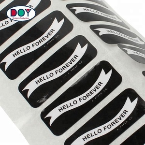Pegatinas de papel autoadhesivas con logotipo de marca impreso personalizado de diseño privado, etiquetas para embalaje de ropa - Product Image 1