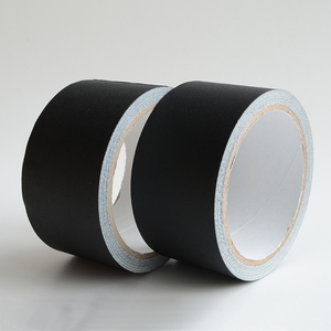 <span class=keywords><strong>Ruban</strong></span> <span class=keywords><strong>adhésif</strong></span> <span class=keywords><strong>noir</strong></span> en tissu mat en vinyle non réfléchissant à faible brillance à forte adhérence pour l'industrie cinématographique du divertissement - Product Image 2