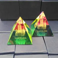 Toptan ucuz cam kristal hediyeler 3D lazer gravür bina modeli fotoğraf dekoratif masa kristal piramit Paperweight el sanatları