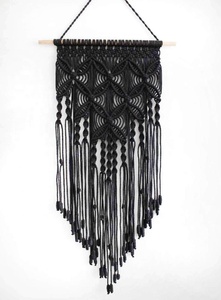 Tenture murale moderne en coton biologique fait à la main en macramé tapisserie noire écologique pour la décoration intérieure boîte idée cadeau emballée - Product Image 4