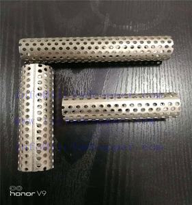 Tubo di <span class=keywords><strong>titanio</strong></span> <span class=keywords><strong>senza</strong></span> <span class=keywords><strong>saldatura</strong></span> con fori perforati per applicazioni industriali e mediche - Product Image 5