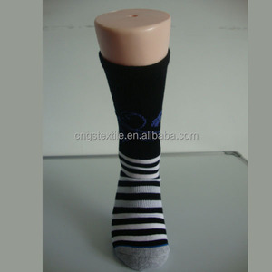 personalizado puño elástico medio rizo patrón de rayas azul blanco y te negro para hombre del deporte atlético calcetines - Product Image 2