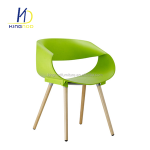 <span class=keywords><strong>Sedie</strong></span> Ovali a Forma di Uovo con Schienale <span class=keywords><strong>in</strong></span> Plastica Colorata e Gambe <span class=keywords><strong>in</strong></span> <span class=keywords><strong>Legno</strong></span> <span class=keywords><strong>in</strong></span> Vendita - Product Image 5