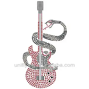 Gitaar gewikkeld met snake rhinestone patroon hot fix