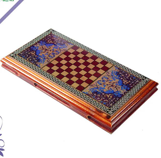 Juego de mesa de Backgammon turco y ajedrez