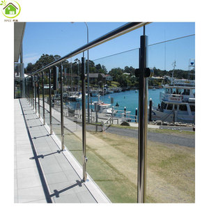 Renouveler l'intérieur et l'extérieur de la villa, y compris le balcon avec panneaux de <span class=keywords><strong>verre</strong></span>, garde-corps <span class=keywords><strong>en</strong></span> acier inoxydable et design contemporain. - Product Image 2