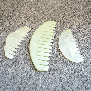Pettine <span class=keywords><strong>in</strong></span> <span class=keywords><strong>Giada</strong></span> Naturale di Xiuyan, <span class=keywords><strong>Massaggiatore</strong></span> Gua Sha per Cuoio Capelluto, per Crescita dei Capelli e Relax, Strumento di Bellezza all'Ingrosso - Product Image 5