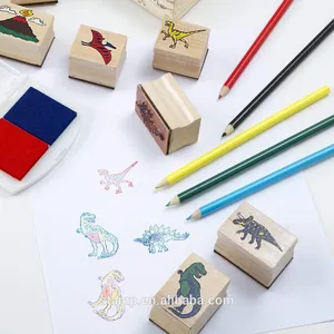 Tampons de bois en caoutchouc pour enfants, lot de tampons, design de dinosaure, avec crayon de couleur et jeu d'encre - Product Image 1