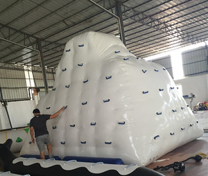2021 PVC şişme su kaya buzdağı tırmanma duvarı için su parkı spor - Product Image 1