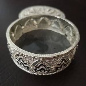 Ronde Vorm Tin Legering Hand Gemaakt Metalen Sieraden Doos Jeweled Metal Trinket Dozen Voor Bruiloft