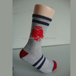 manchette élastique moitié terry bleu marine à rayures rouge chaussures conception hommes de sport sport chaussettes - Product Image 3