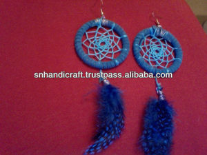 Boucles d'oreilles attrape-rêves tendance avec plumes enroulées de fil - Bleu clair - Product Image 2