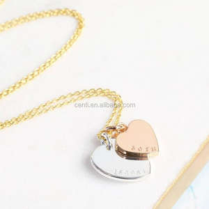 Collana con Ciondolo a Doppio Cuore Personalizzata con Messaggio Inciso, Nome o Iniziali Personalizzabili, in Acciaio Inossidabile - Product Image 4