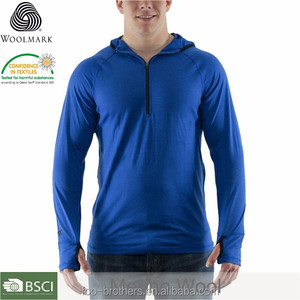 Hombres ligero el campamento base Merino lana con capucha - Product Image 1