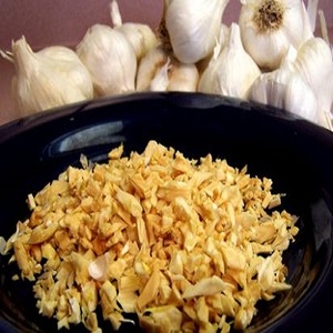 Poudre de flocons d'ail déshydratés d'origine indienne Leader mondial Grossiste de légumes aromatisés au four emballés en vrac 5kg 15kg Cuisson - Product Image 4