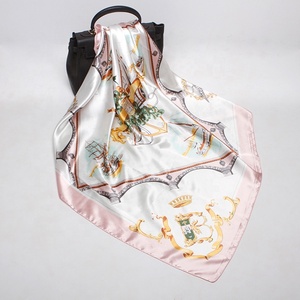 Sciarpa di seta floreale da 90cm con stampa digitale di moda in materiale satinato con grande copricapo quadrato - Product Image 5