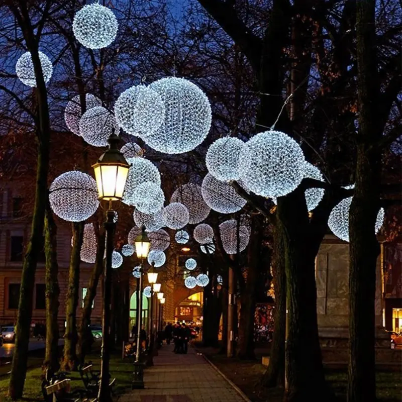 LED-Weihnachts licht verzierungen im Freien großer Draht rahmen beleuchtete Weihnachts kugeln