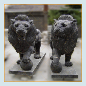 Statue de lion de <span class=keywords><strong>marche</strong></span> sculptée en <span class=keywords><strong>marbre</strong></span> noir décorée d'une grande porte d'entrée extérieure à vendre - Product Image 2