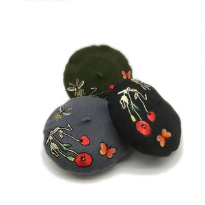 Nhà Máy Bán Hàng Trực Tiếp Tùy Chỉnh Boina Cùng Một Thương Hiệu Lớn Phong Cách Thêu Hoa Len Phụ Nữ Chất Lượng Cao Berret - Product Image 1