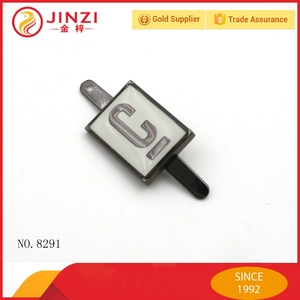 Nuevo diseño de <span class=keywords><strong>la</strong></span> fábrica de epoxy de encargo insignia del coche de metal etiqueta - Product Image 2