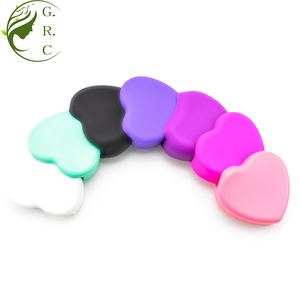 Venta al por mayor en forma de corazón cepillo limpiador esponja de limpieza de la herramienta de maquillaje cepillo de limpieza almohadilla de silicona maquillaje cepillo de limpieza de alfombra - Product Image 3
