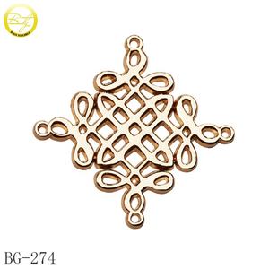 Personnalisé forme ovale <span class=keywords><strong>gravé</strong></span> lettre balise de lacet doré petite étiquette en métal pour couvertures de bébé - Product Image 4