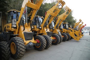 Pasokan pabrik Cina pemuat depan 2 Ton roda pemuat kompak roda pemuat garpu pengangkat lampiran untuk roda pemuat 4x4 pemuat - Product Image 4