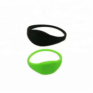 Tùy chỉnh chất lượng cao Silicone cao su Smartwatch với dây đeo cổ tay trẻ em không thấm nước điện tử định vị Vòng đeo tay cảm ứng ban nhạc