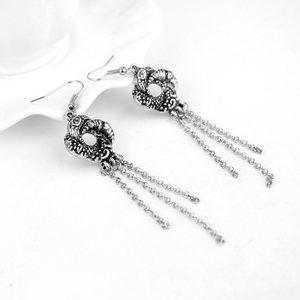 Pendientes Largos con Nudo de Amor Estilo Casino Royale, Inspirados en las Mujeres de Bond - Product Image 3