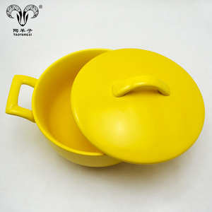 Terracotta gres ciotola di minestra di ceramica con coperchio e maniglie logo