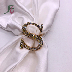 Lettera A M K C S F Strass Da Sposa Anelli di Tovagliolo Oro - Product Image 5