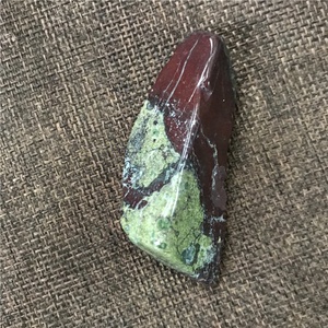 Pietra di Quarzo Naturale Dragon Blood all'Ingrosso, Cristallo Levigato per Decorazione - Product Image 3
