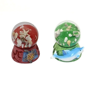 Boule d'eau en polyrésine personnalisée de 65 mm, motif dauphin, lézard, pyramide, amour religieux, mignonne boule de neige en verre, modèle souvenir cadeau - Product Image 2