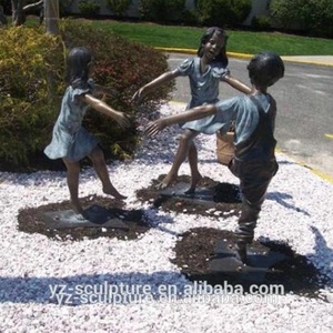 Statue de bronze d'un garçon nu et d'une sœur et d'un frère assis sur la plage, pour parc extérieur - Product Image 4