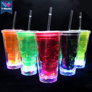 Gobelet à jus clignotant à LED pour fête d'Halloween en <span class=keywords><strong>verre</strong></span> et matériau PS <span class=keywords><strong>avec</strong></span> tasse à <span class=keywords><strong>paille</strong></span> à LED - Product Image 1