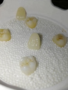 Blocco di <span class=keywords><strong>zirconia</strong></span> 3D A Più Strati presintered dentale <span class=keywords><strong>zirconia</strong></span> blocchi di ceramica
