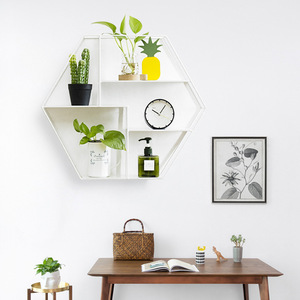 Estante de Pared <span class=keywords><strong>Hexagonal</strong></span> de Metal Blanco Nórdico al por Mayor, Estantes Flotantes para Decoración de Muebles de Sala de Estar - Product Image 3