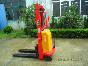 Apilador eléctrico medio 1ton -2ton Levantamiento Apilador semieléctrico de 2000mm - Product Image 3