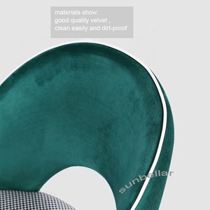 <span class=keywords><strong>Design</strong></span> moderno nordico sedia in velluto verde sala da pranzo gambe in legno con sedia da pranzo in oro <span class=keywords><strong>sedie</strong></span> da pranzo in tessuto di lusso