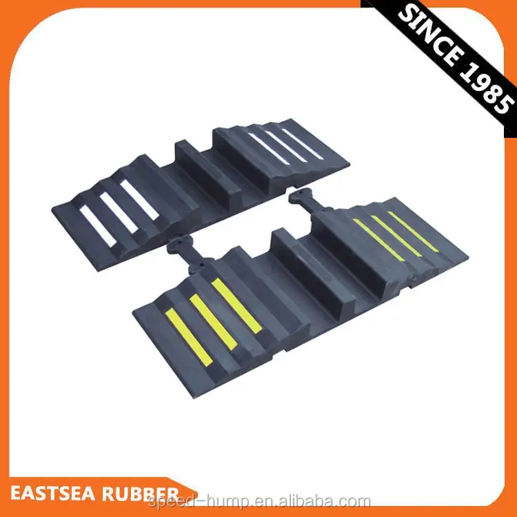 Factory Direct Price Portable Rubber Car Safety Hose Ramp Bridge