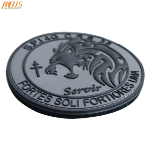 Étiquette personnalisée en caoutchouc PVC gaufré 3D avec logo promotionnel, neuve, à coudre, avec fermeture auto-agrippante - Product Image 1