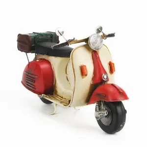 Vintage Scooter Retro Figurine Miniatur Merah Sepeda Motor Buatan Tangan Besi Sepeda Motor Model Kerajinan Mainan Anak Hadiah Natal