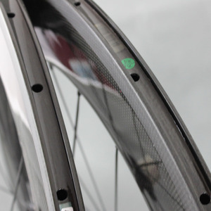 Juego de <span class=keywords><strong>ruedas</strong></span> de bicicleta tubulares superligeras baratas de 88mm 700c 20/24h <span class=keywords><strong>ruedas</strong></span> de carreras de fibra de carbono - Product Image 3