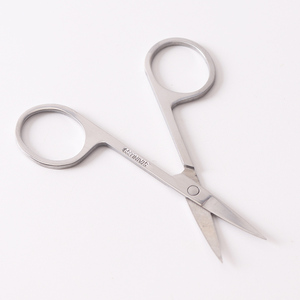 Forbici <span class=keywords><strong>per</strong></span> <span class=keywords><strong>Cuticole</strong></span> in Acciaio Inossidabile Curvate e Affilate con Logo Laser, Fornitore di Fabbrica con MOQ Basso - Product Image 4