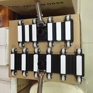 Pulitore <span class=keywords><strong>per</strong></span> <span class=keywords><strong>Piscina</strong></span> con Ruote in Plastica Resistente da 15\" con Testa Aspirante e Spazzole Rinforzate - Product Image 2