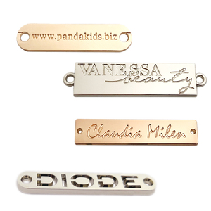 Thiết kế Emboss Vàng Logo tùy chỉnh kim loại tag nhãn cho hàng may mặc - Product Image 6